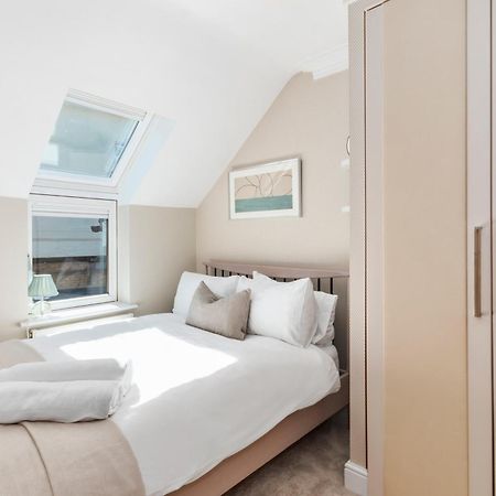 Weybridge - 2 Bed - Parking Apartment ภายนอก รูปภาพ