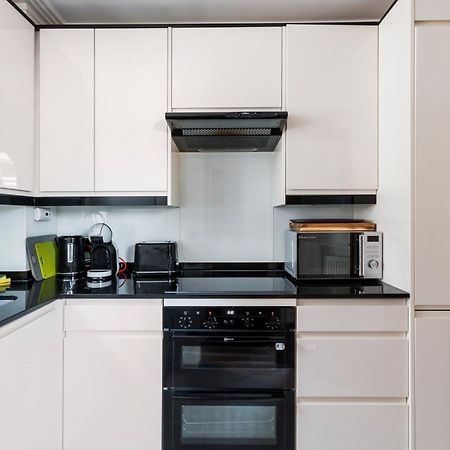 Weybridge - 2 Bed - Parking Apartment ภายนอก รูปภาพ