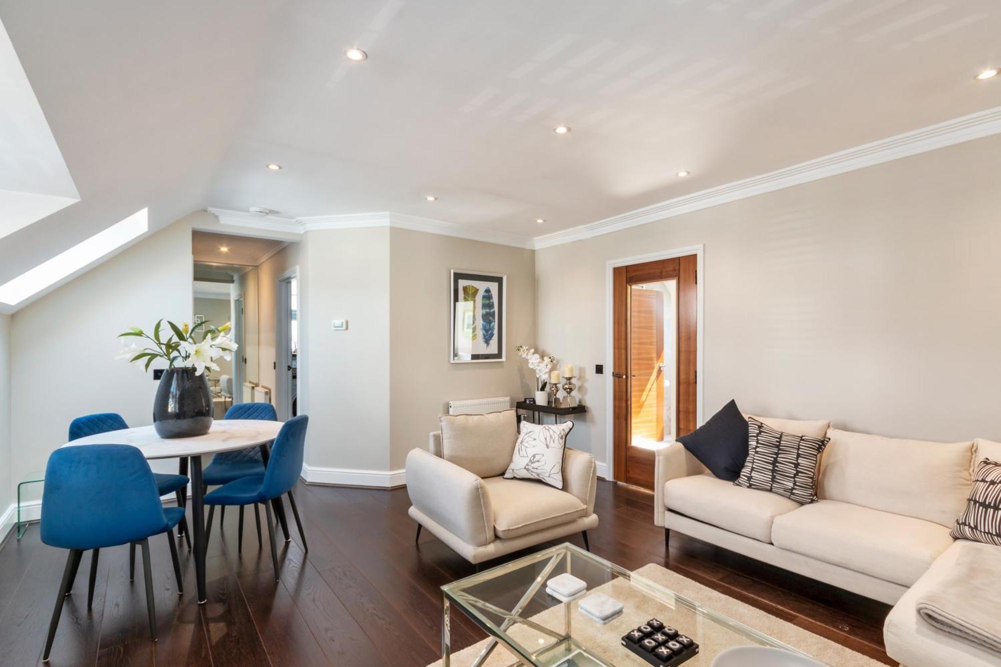 Weybridge - 2 Bed - Parking Apartment ภายนอก รูปภาพ