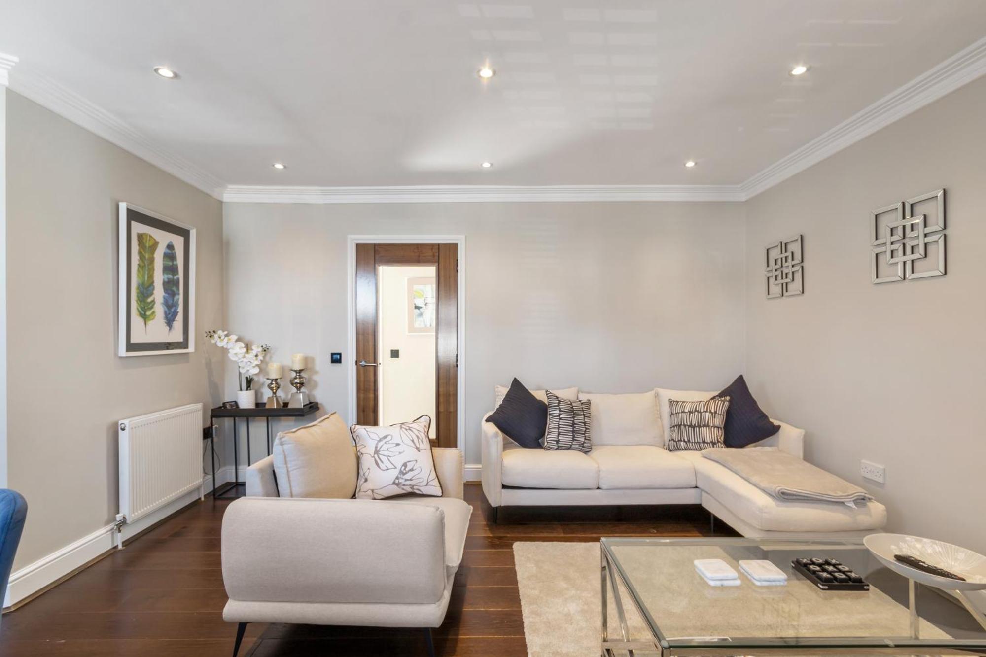 Weybridge - 2 Bed - Parking Apartment ภายนอก รูปภาพ